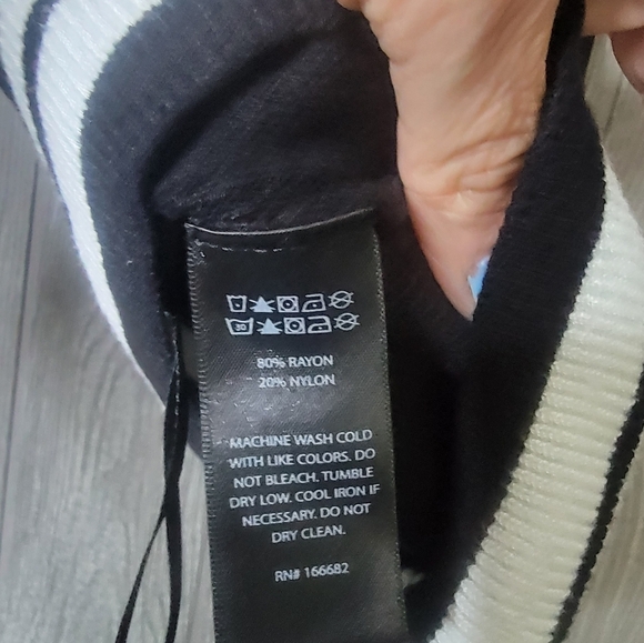 House of Harlow 1960 Black Knit Crop Top with White Stripes - Picture 4 of 4